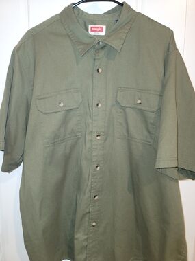 Wrangler Olive Green Short Sleeve Button Down Shirt